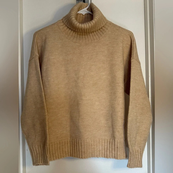 NWOT Lovers + Friends Jalisa Turtleneck Sweater Light Oatmeal Size Small - Picture 4 of 8